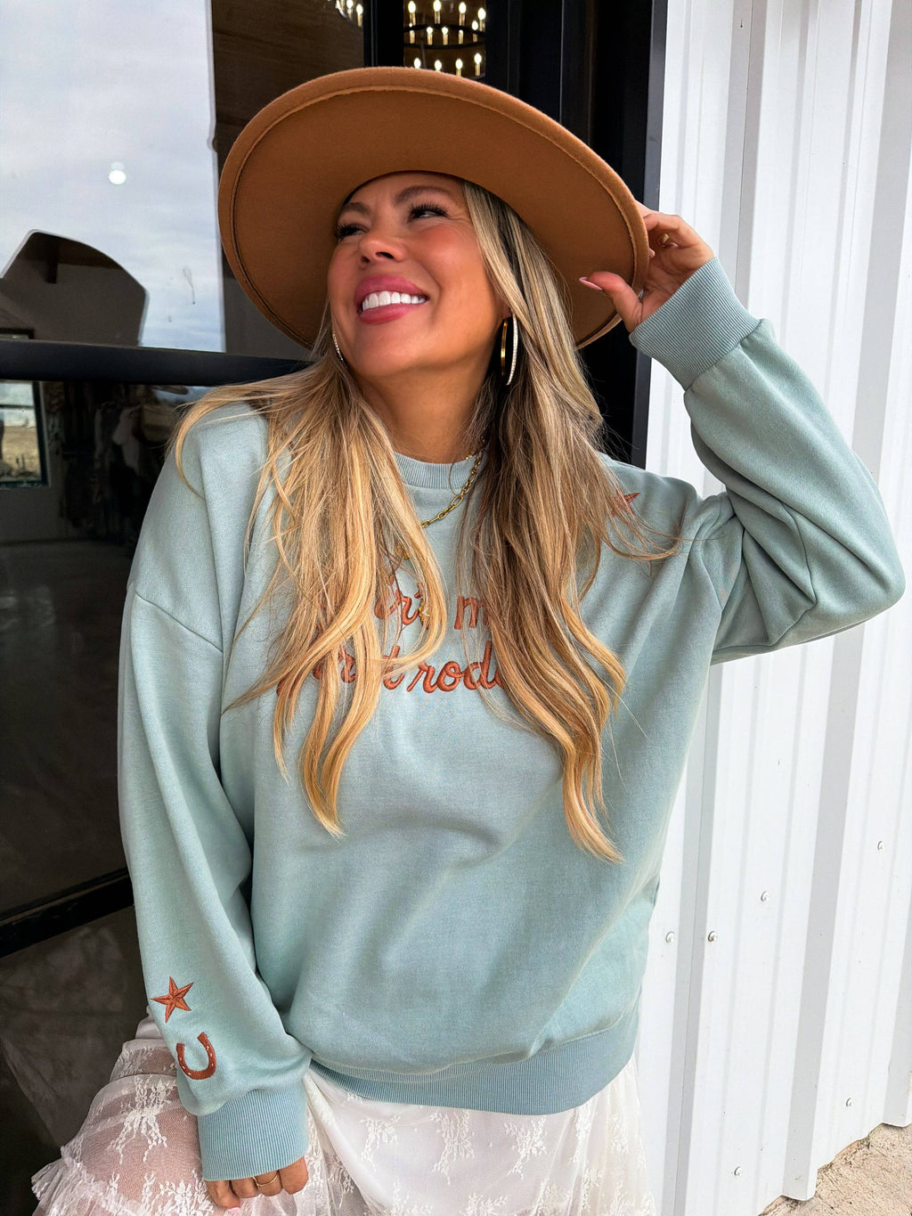 RODEO PULLOVER: WILD AT HEART- BROWN / 3X