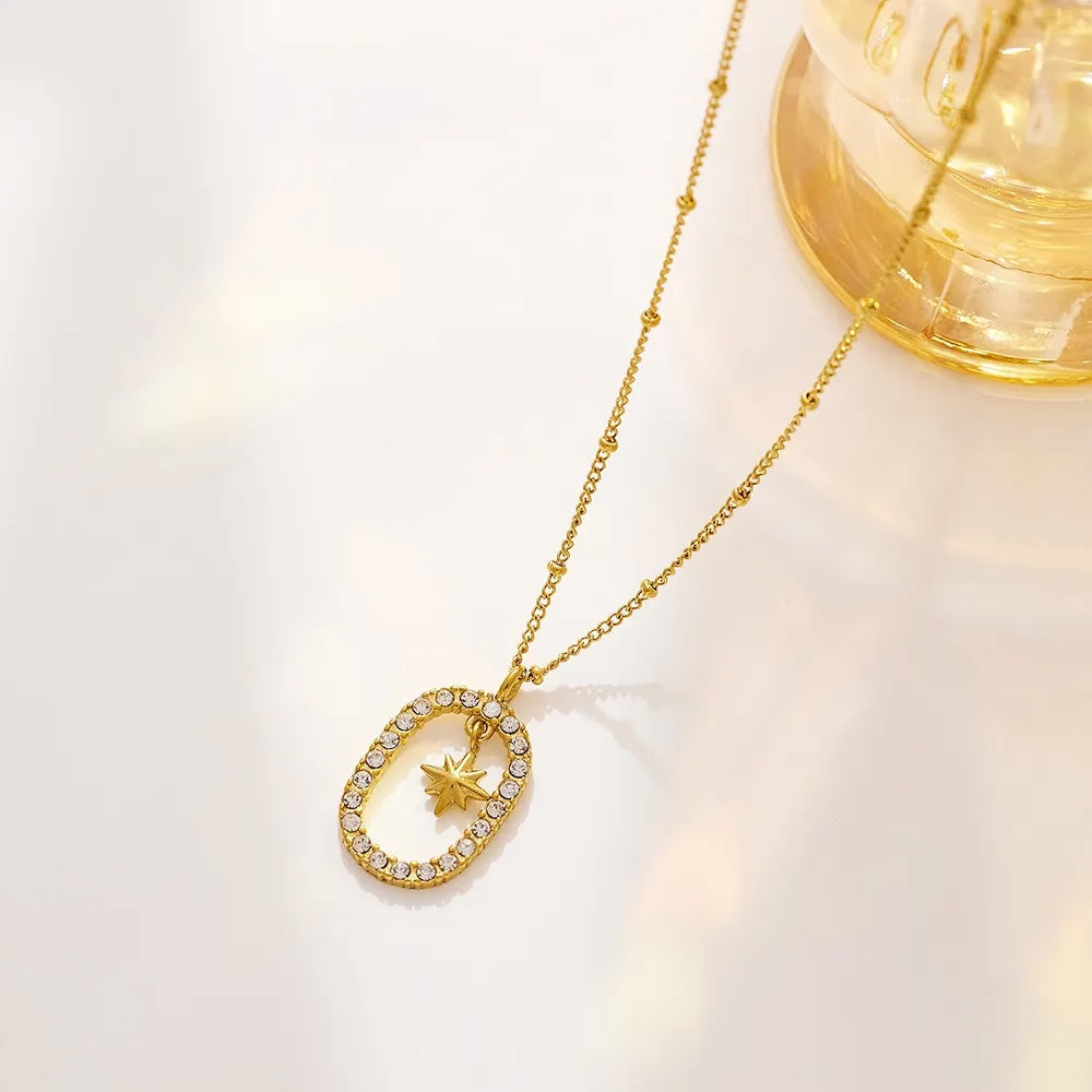 Petra -charming star pendant necklace