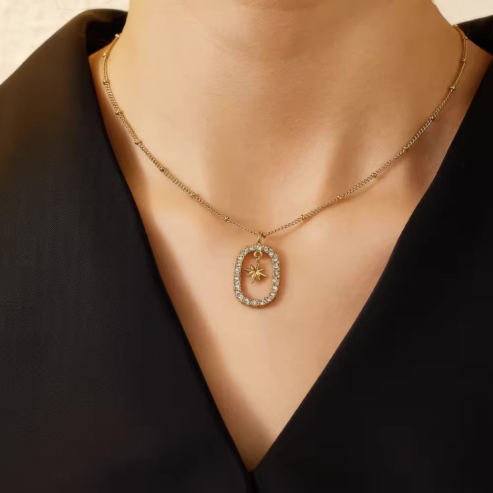 Petra -charming star pendant necklace